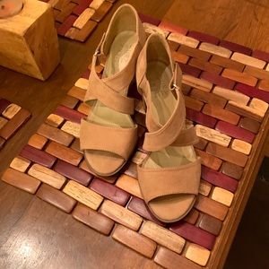Naturalized Lindy Sandal size 7.5